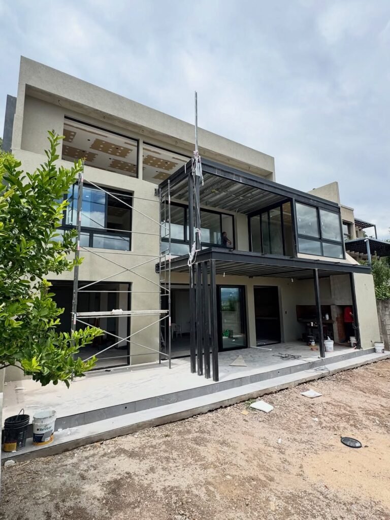 Casa H, fachada en obra